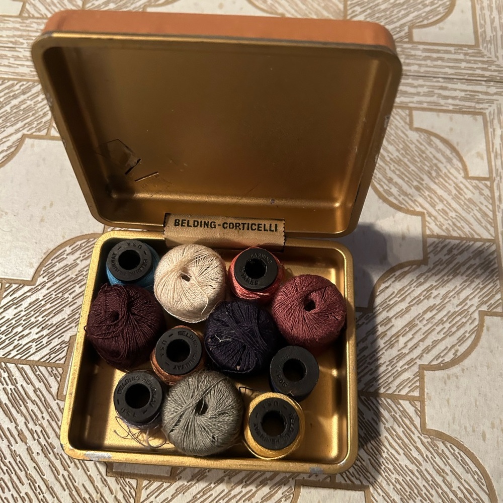 Antique vintage thread in closable box. 11 different spools.